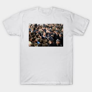 Alan Gilzean a face in a crowd T-Shirt